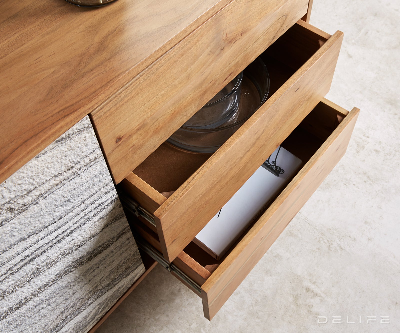 Predalnik Cleo, Material: Akacija