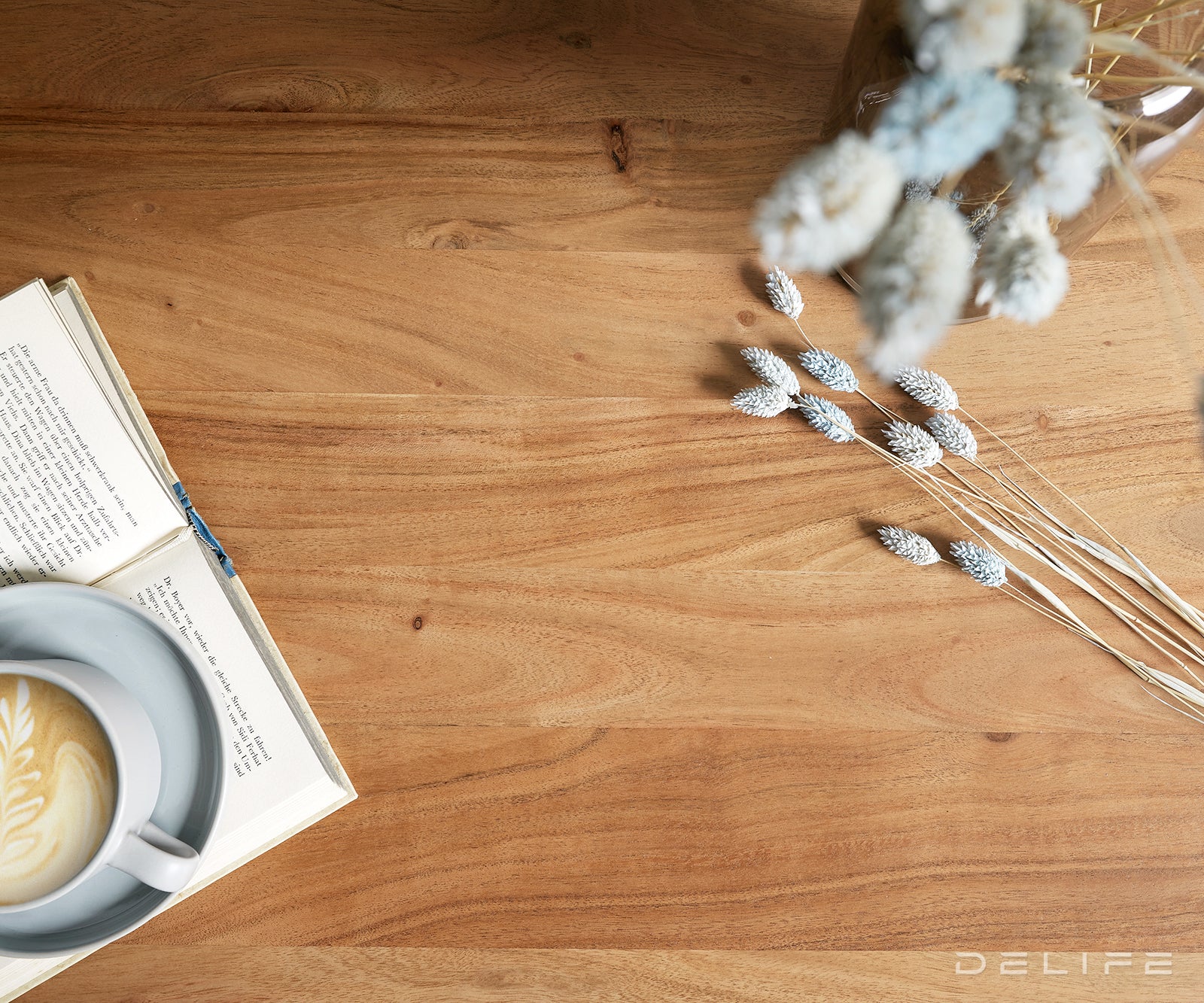 Klubska mizica Kleo, Material: Akacija