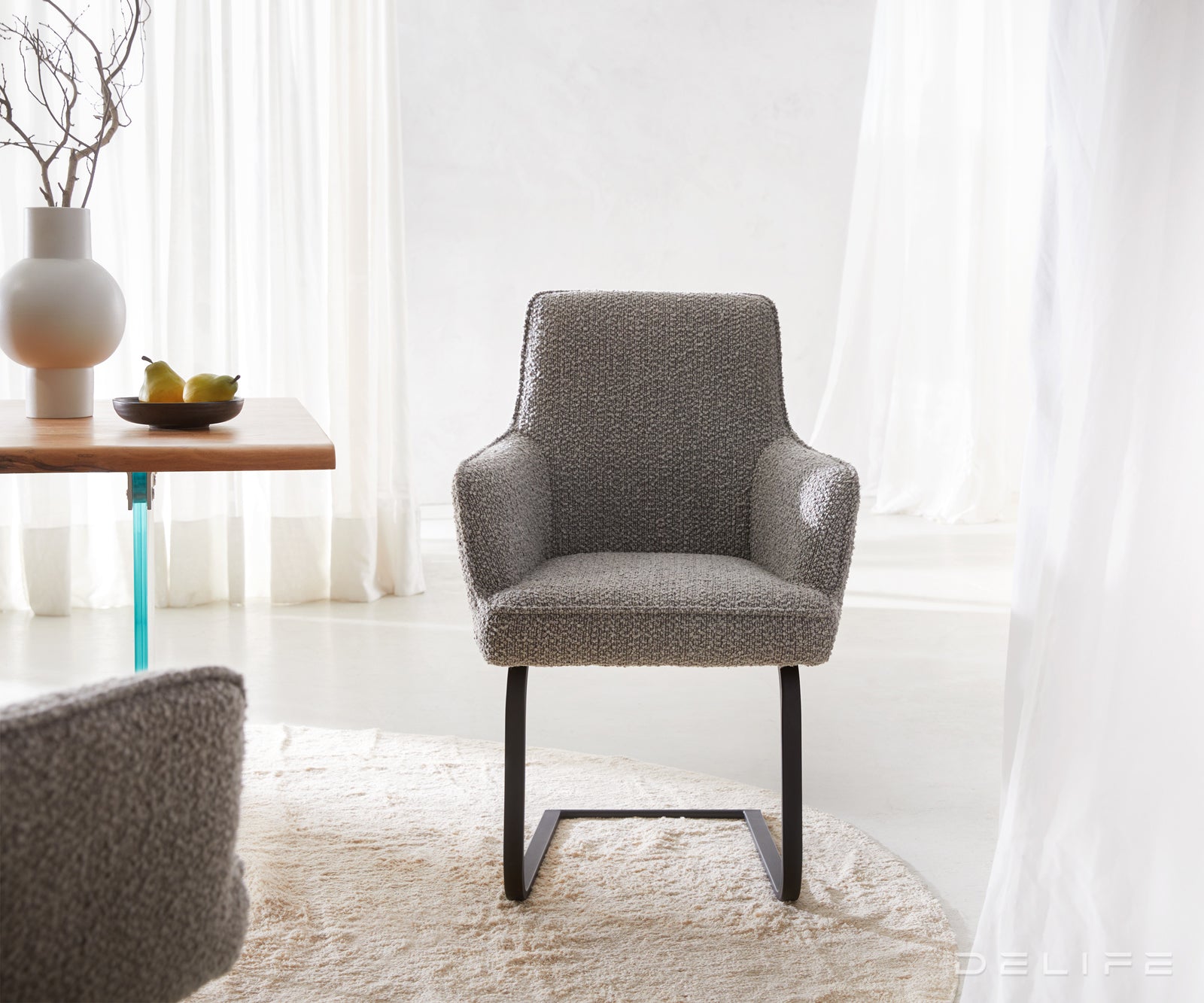 Jedilni stol Heira z naslonom za roke, material: bukle