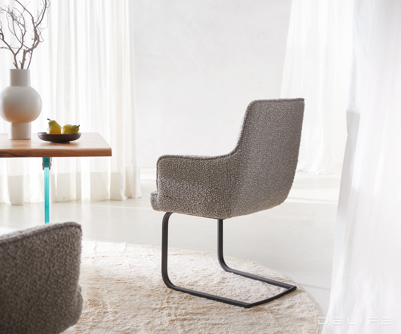 Jedilni stol Heira z naslonom za roke, material: bukle