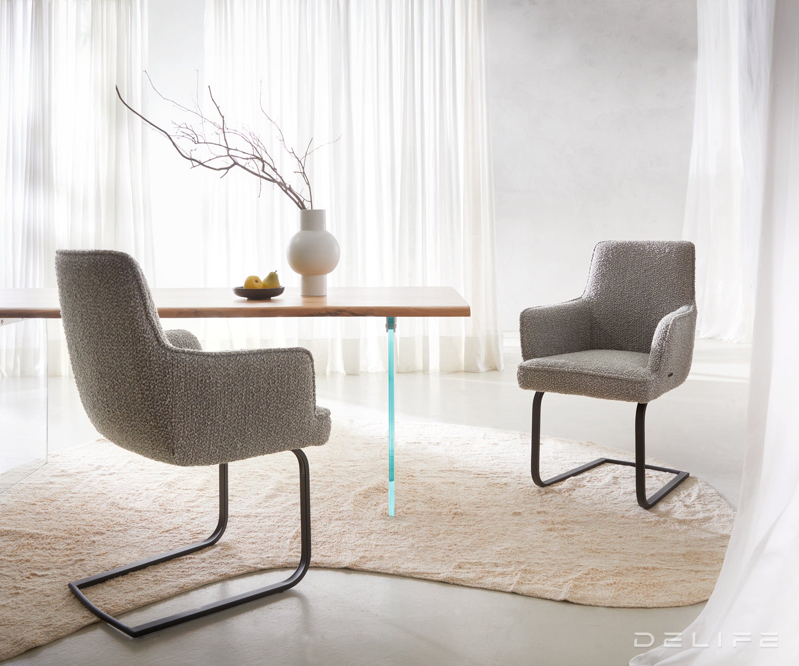 Jedilni stol Heira z naslonom za roke, material: bukle