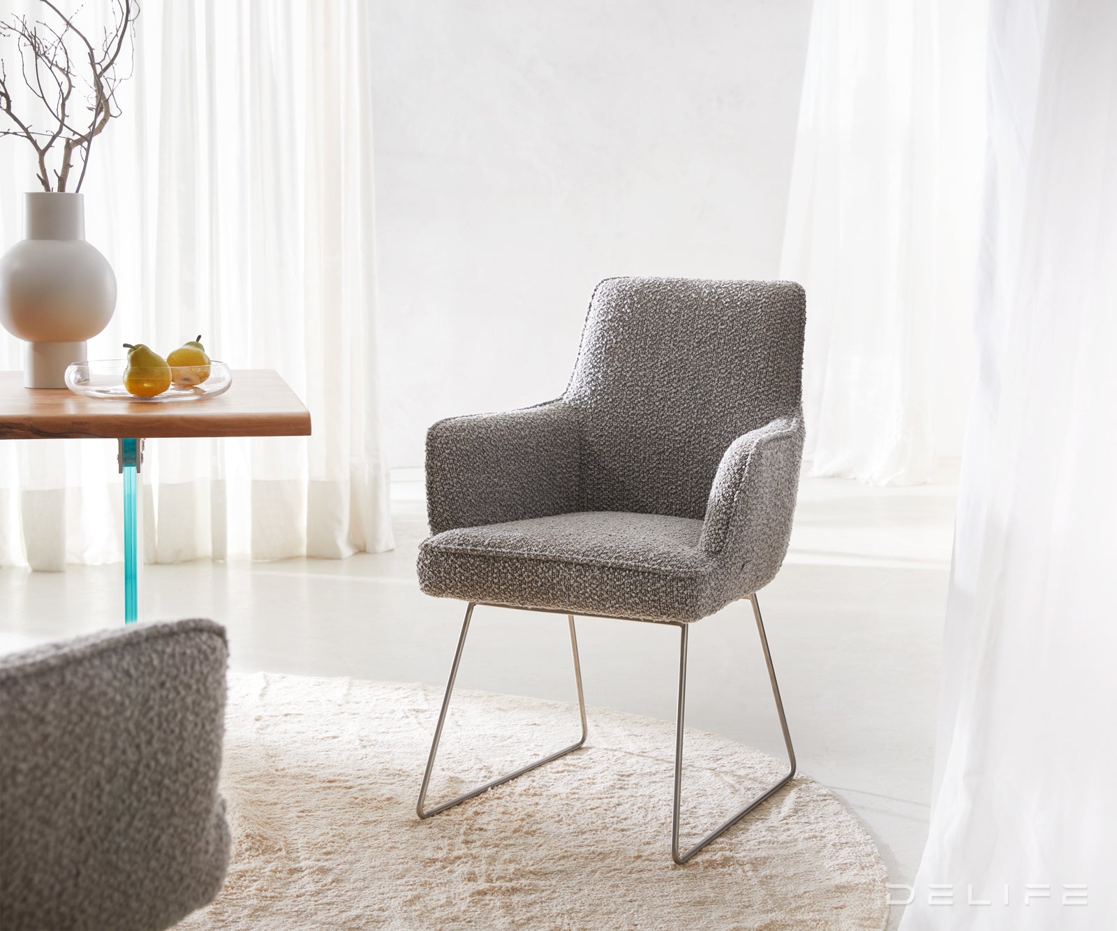 Jedilni stol Heira z naslonom za roke, material: bukle