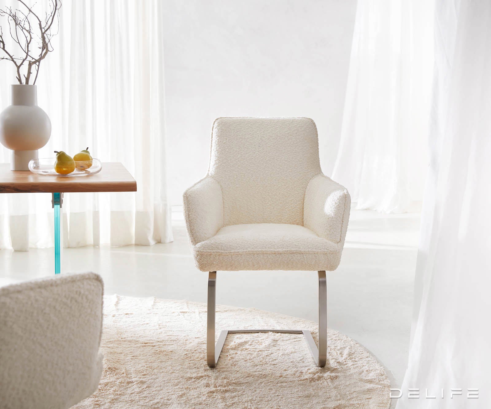 Jedilni stol Heira z naslonom za roke, material: bukle