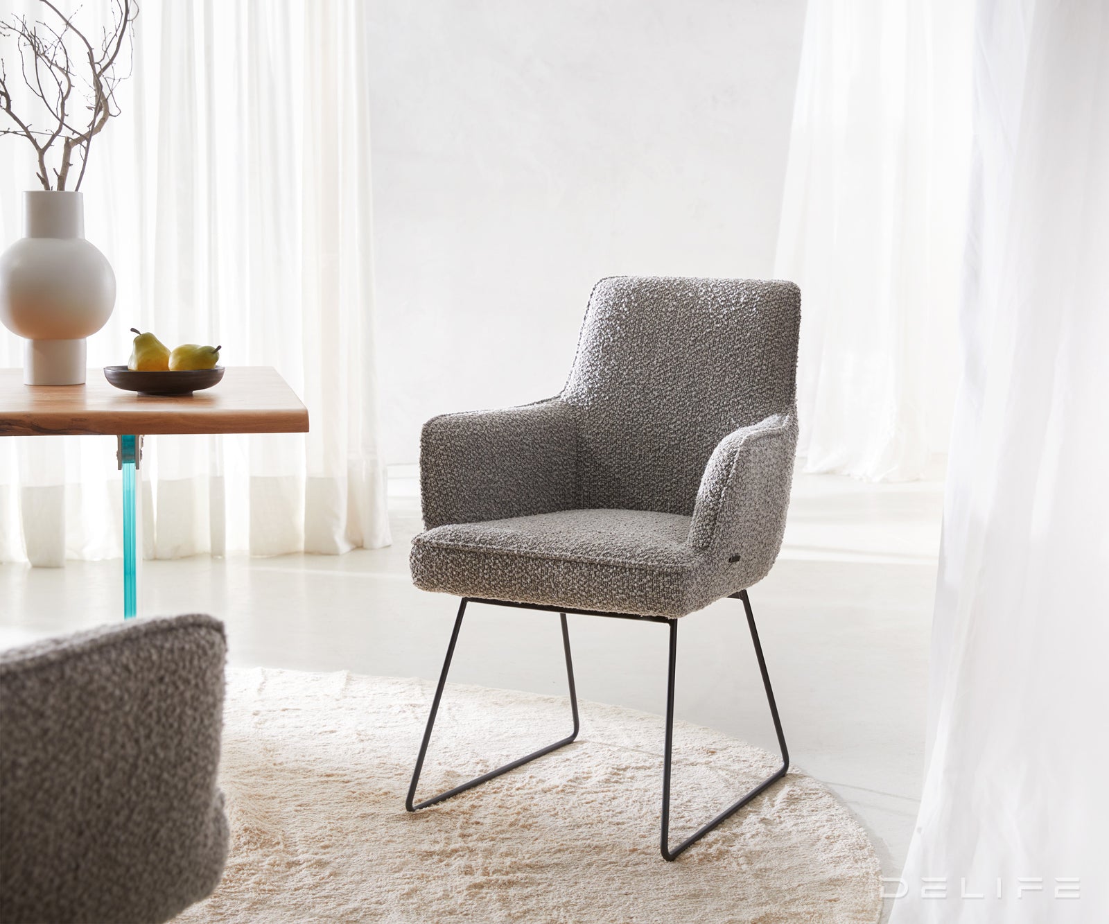 Jedilni stol Heira z naslonom za roke, material: bukle