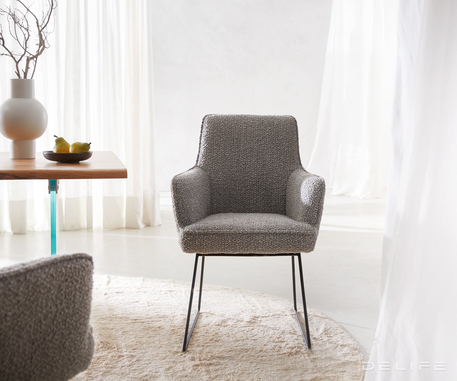 Jedilni stol Heira z naslonom za roke, material: bukle