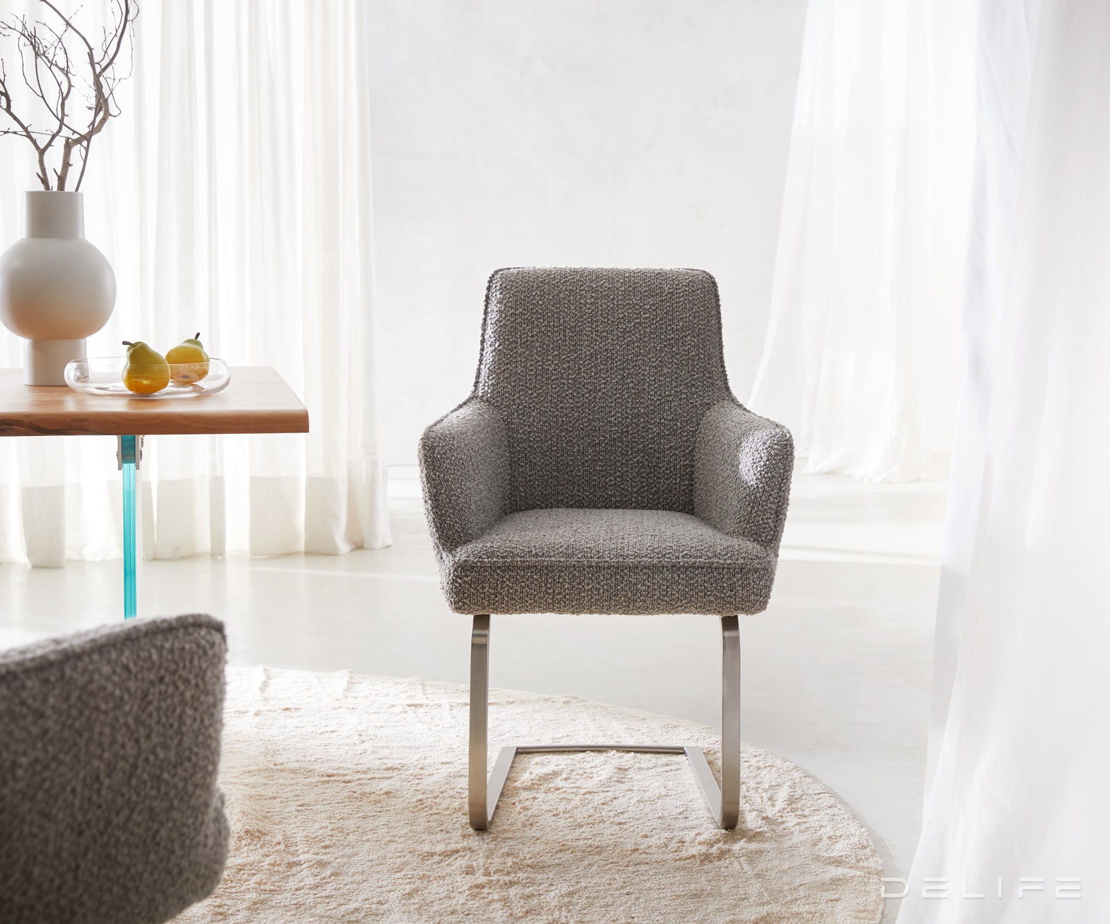 Jedilni stol Heira z naslonom za roke, material: bukle