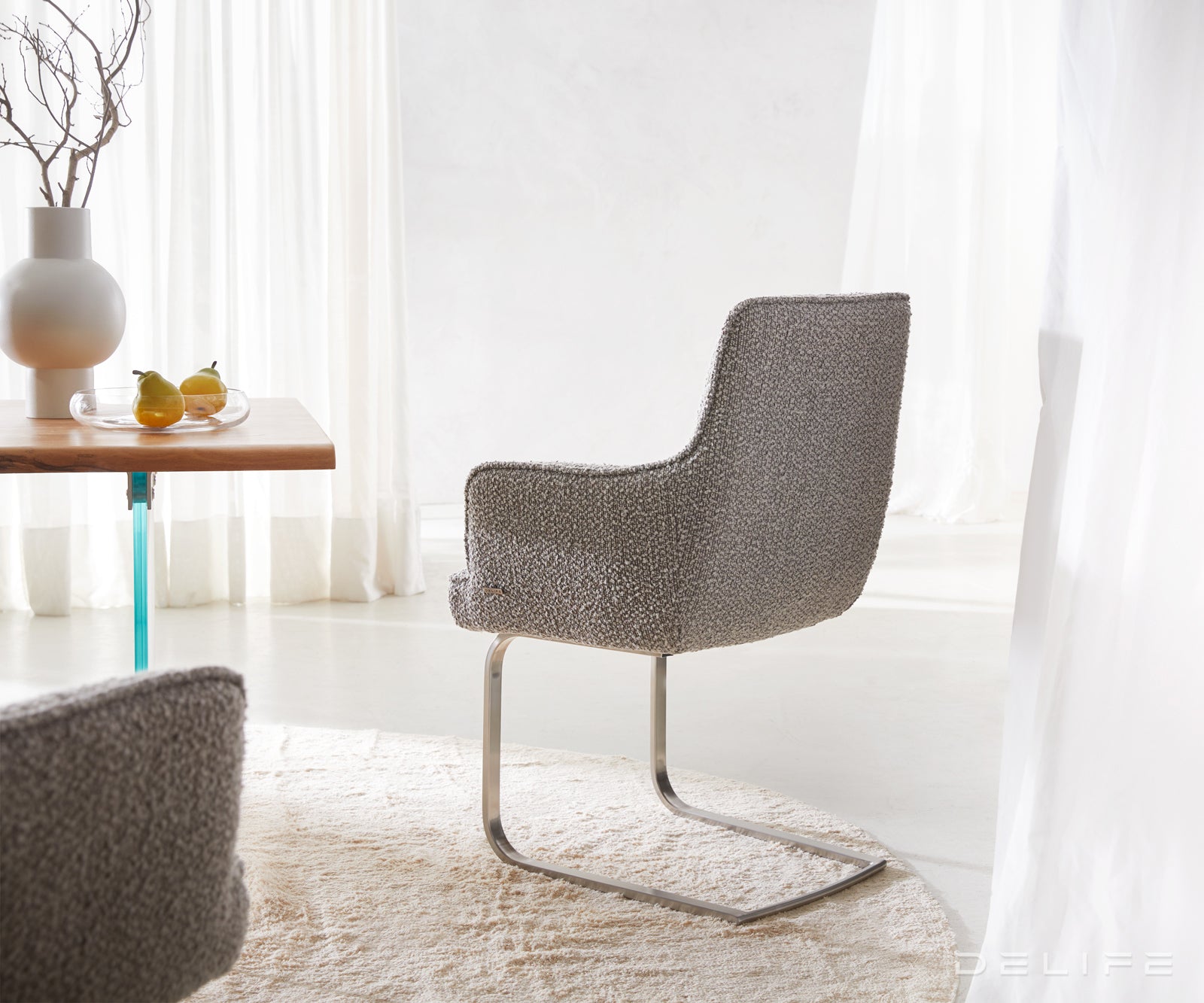 Jedilni stol Heira z naslonom za roke, material: bukle