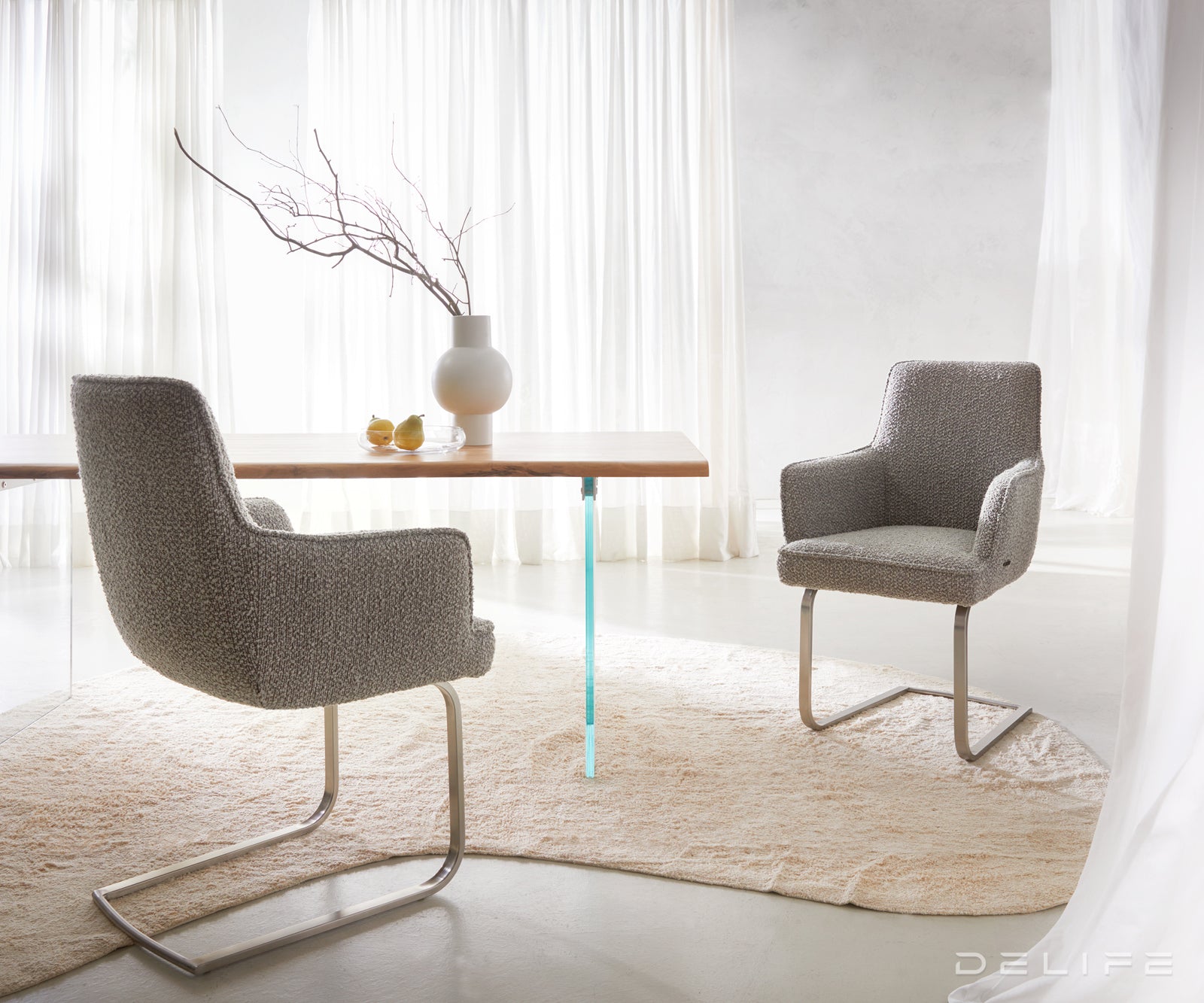 Jedilni stol Heira z naslonom za roke, material: bukle