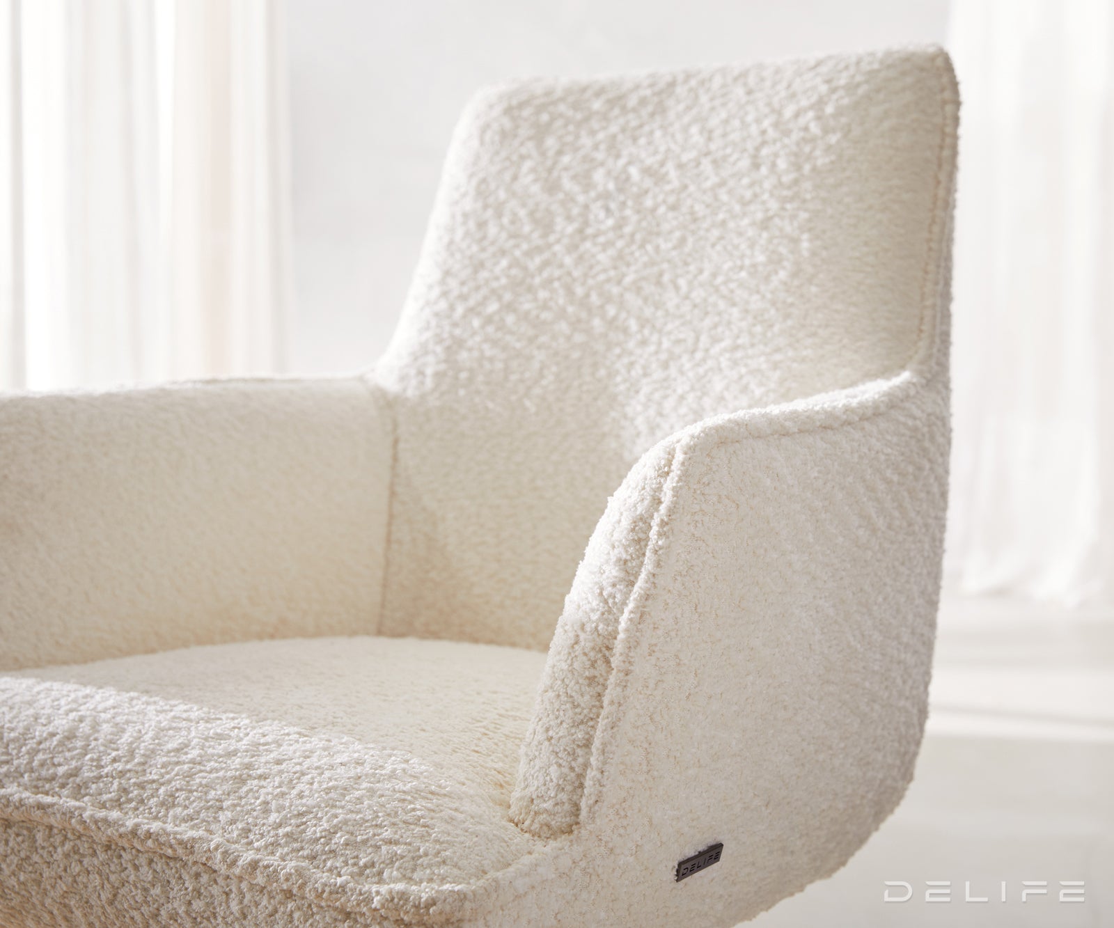 Jedilni stol Heira z naslonom za roke, material: bukle