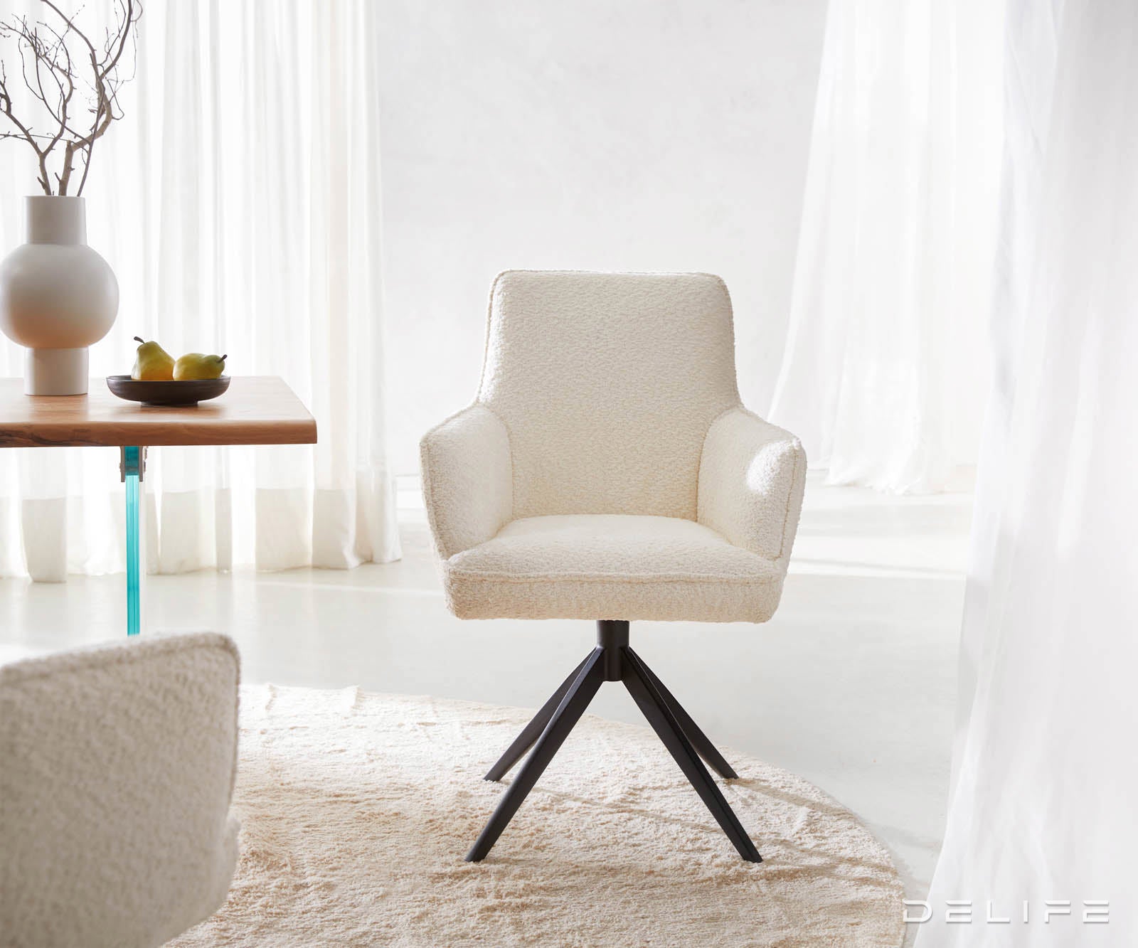 Jedilni stol Heira z naslonom za roke, material: bukle