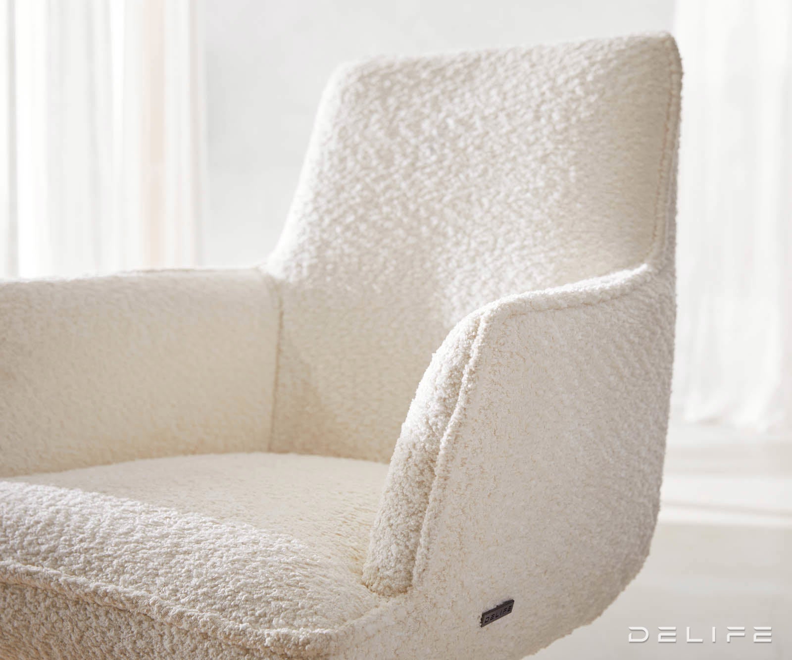 Jedilni stol Heira z naslonom za roke, material: bukle