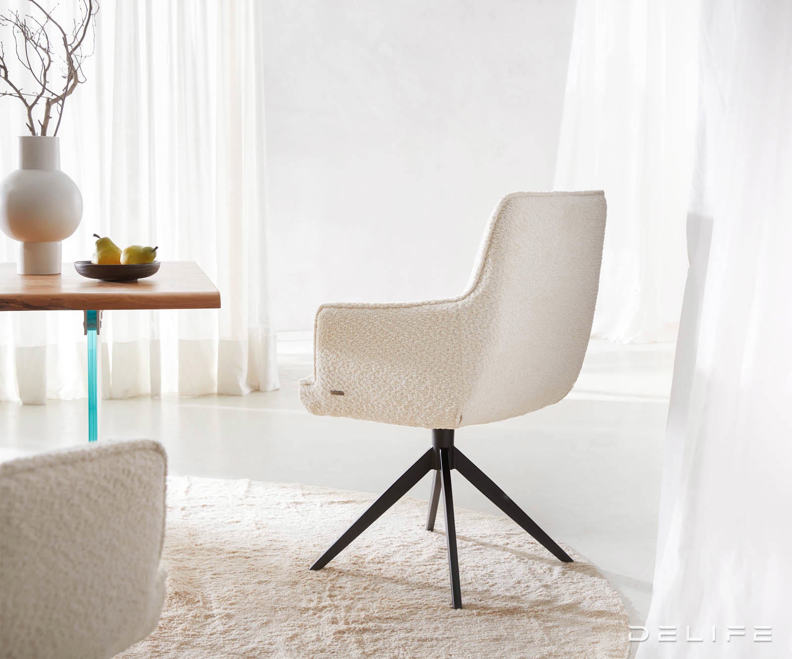 Jedilni stol Heira z naslonom za roke, material: bukle