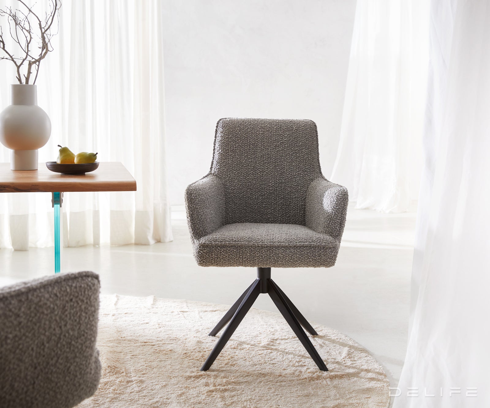 Jedilni stol Heira z naslonom za roke, material: bukle