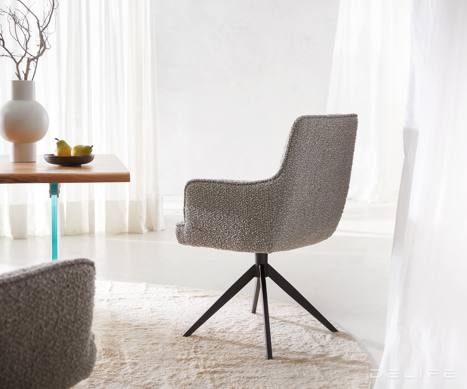 Jedilni stol Heira z naslonom za roke, material: bukle