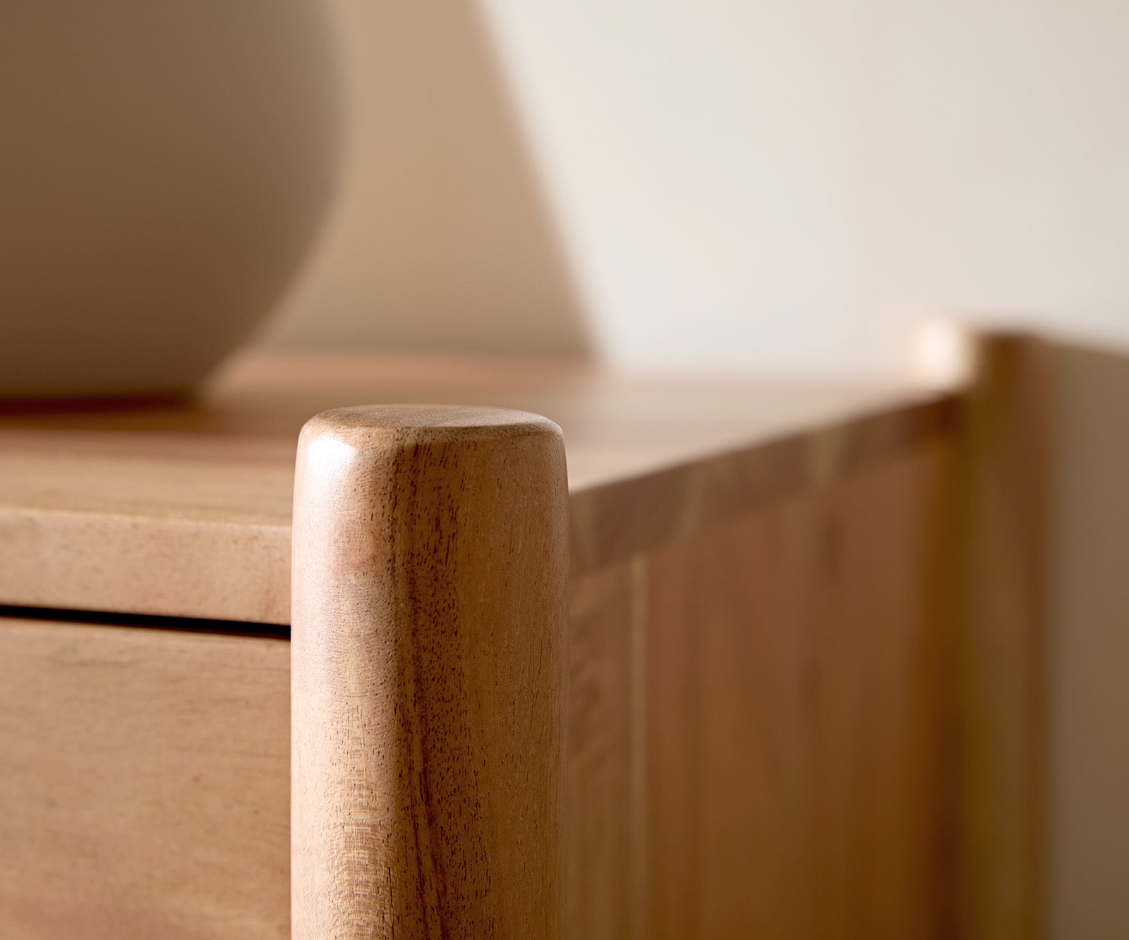 Caius komoda 175 cm, Material: akacija