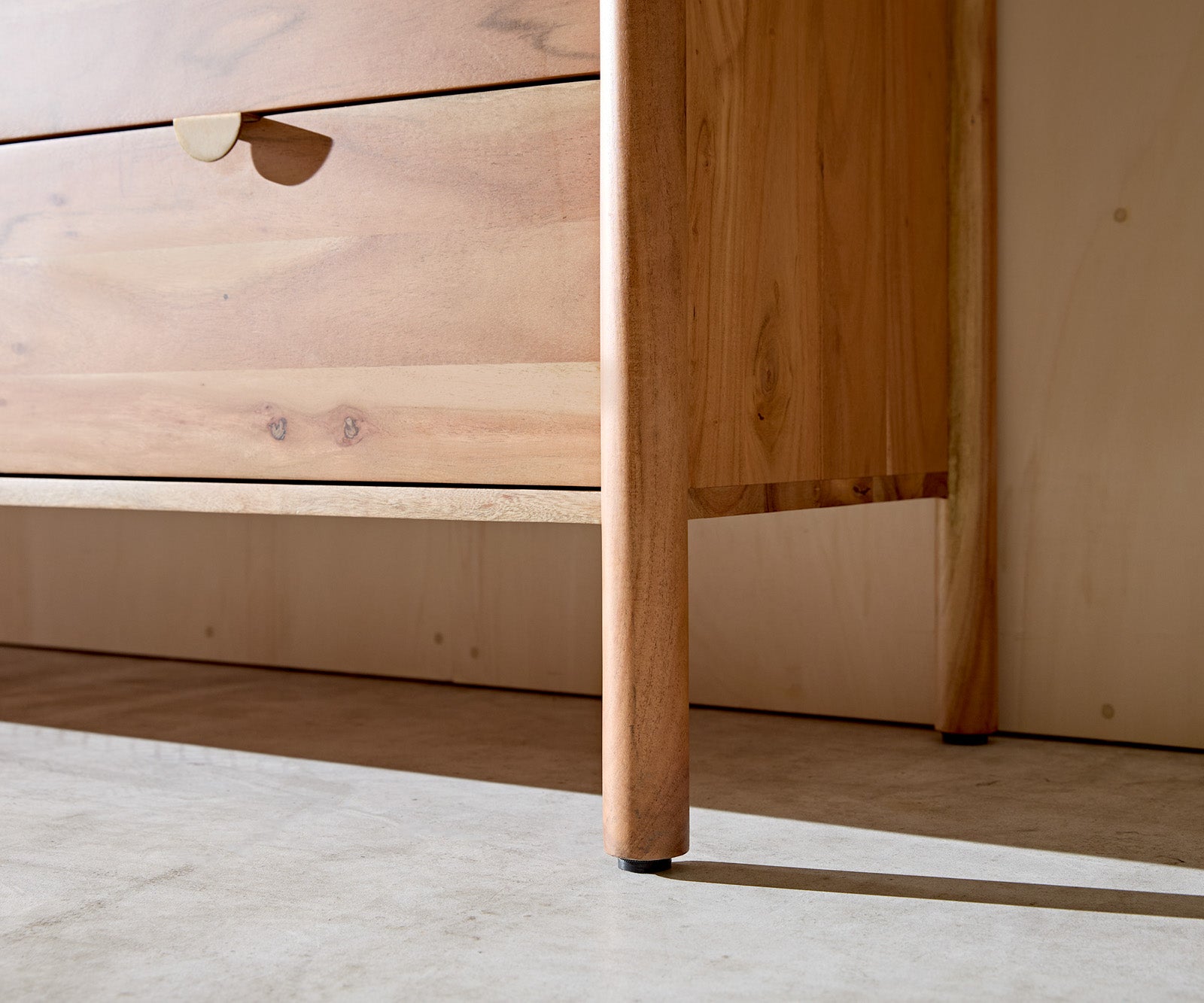 Caius komoda 175 cm, Material: akacija