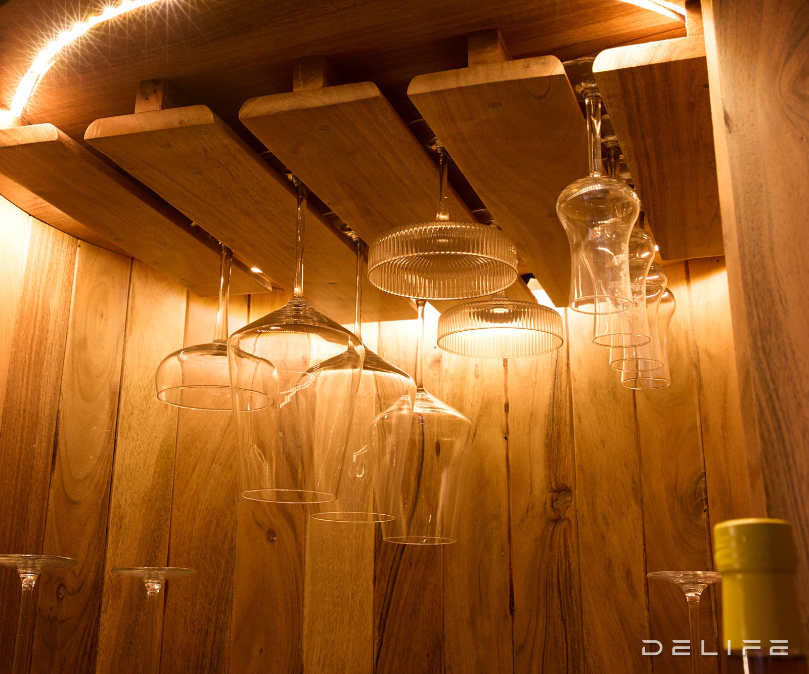 Vitrina Taza 75x213cm, Material: akacija