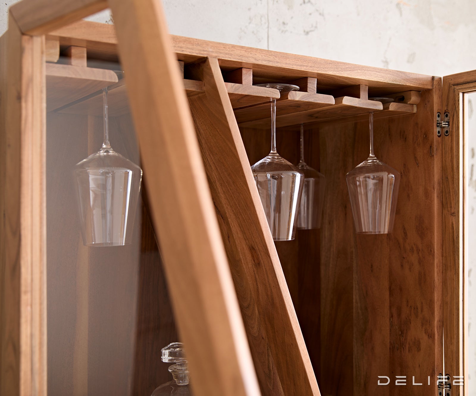 Vitrina Taza 75x213cm, Material: akacija