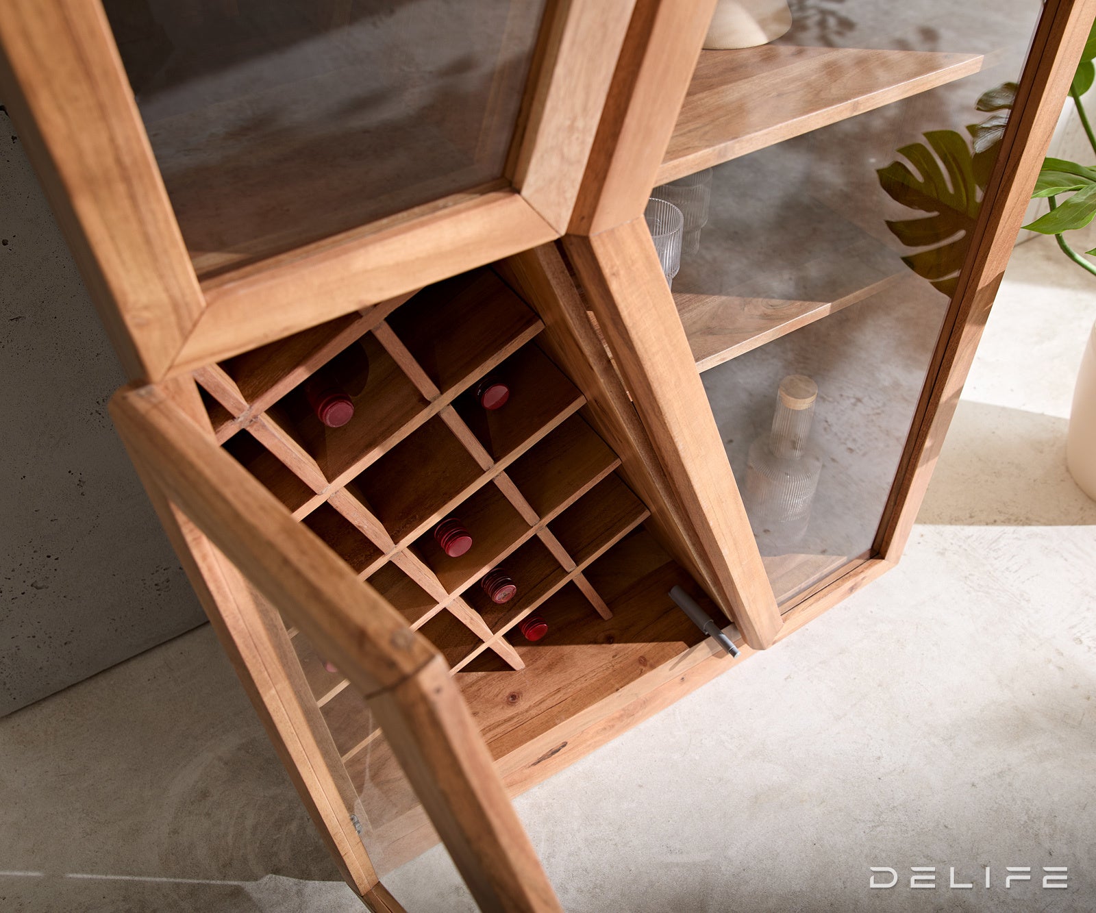 Vitrina Taza 75x213cm, Material: akacija