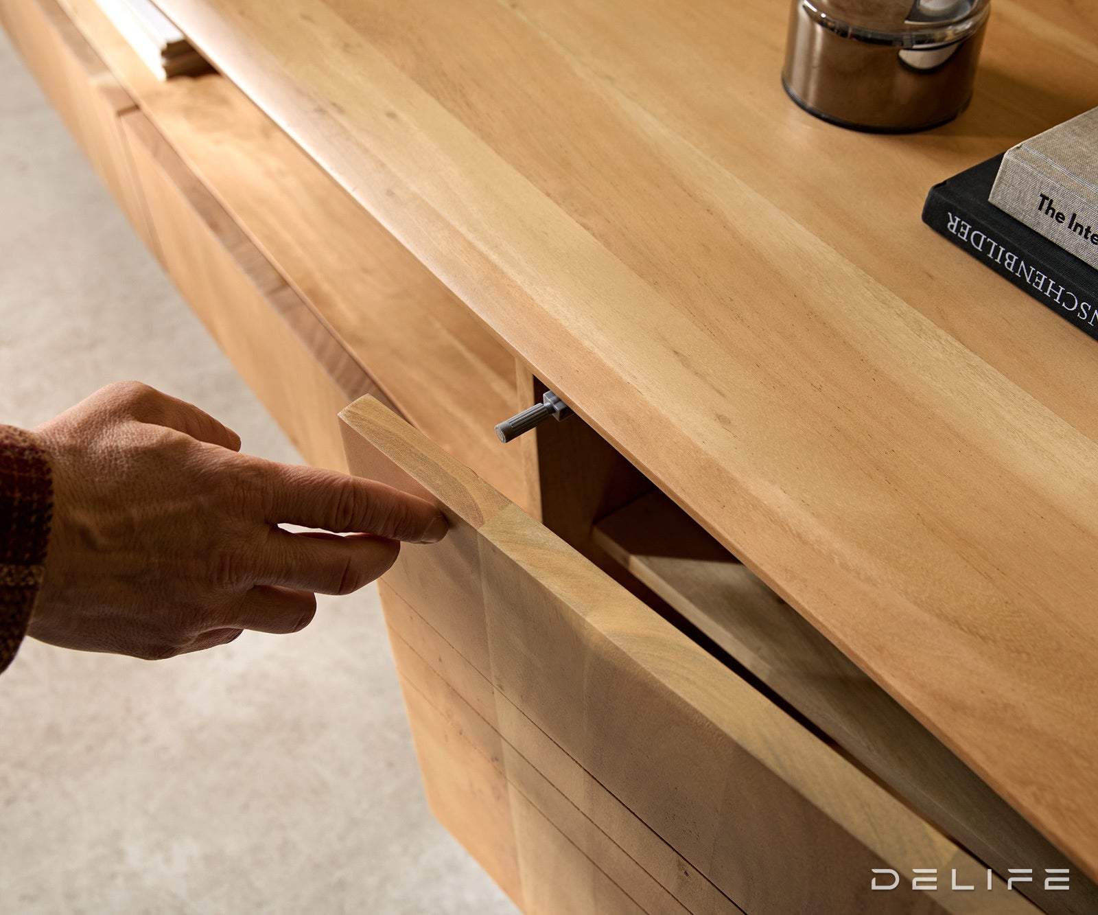 TV omarica Nagaru 240 cm, Material: akacija