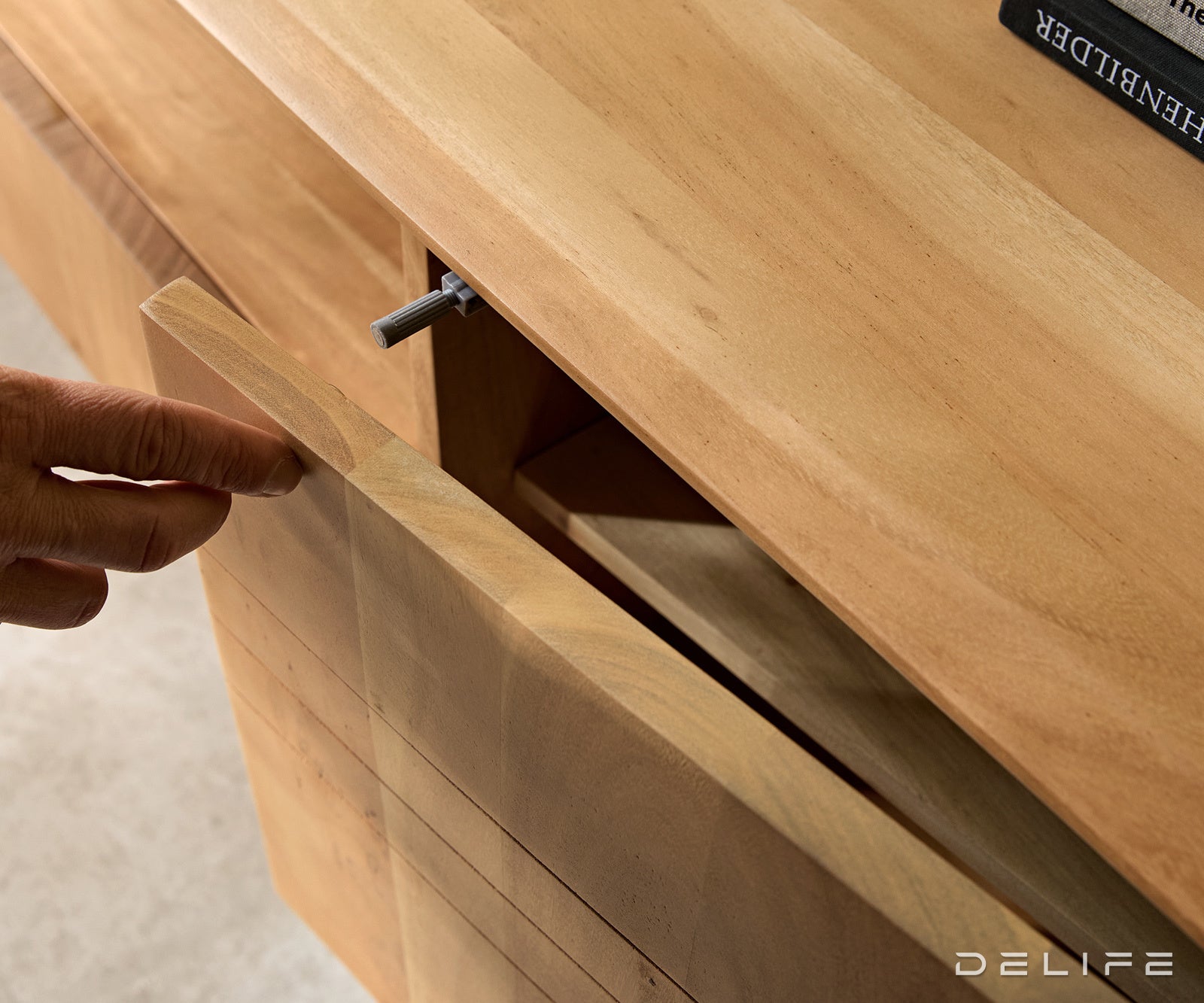 TV omarica Nagaru 220 cm, Material: akacija