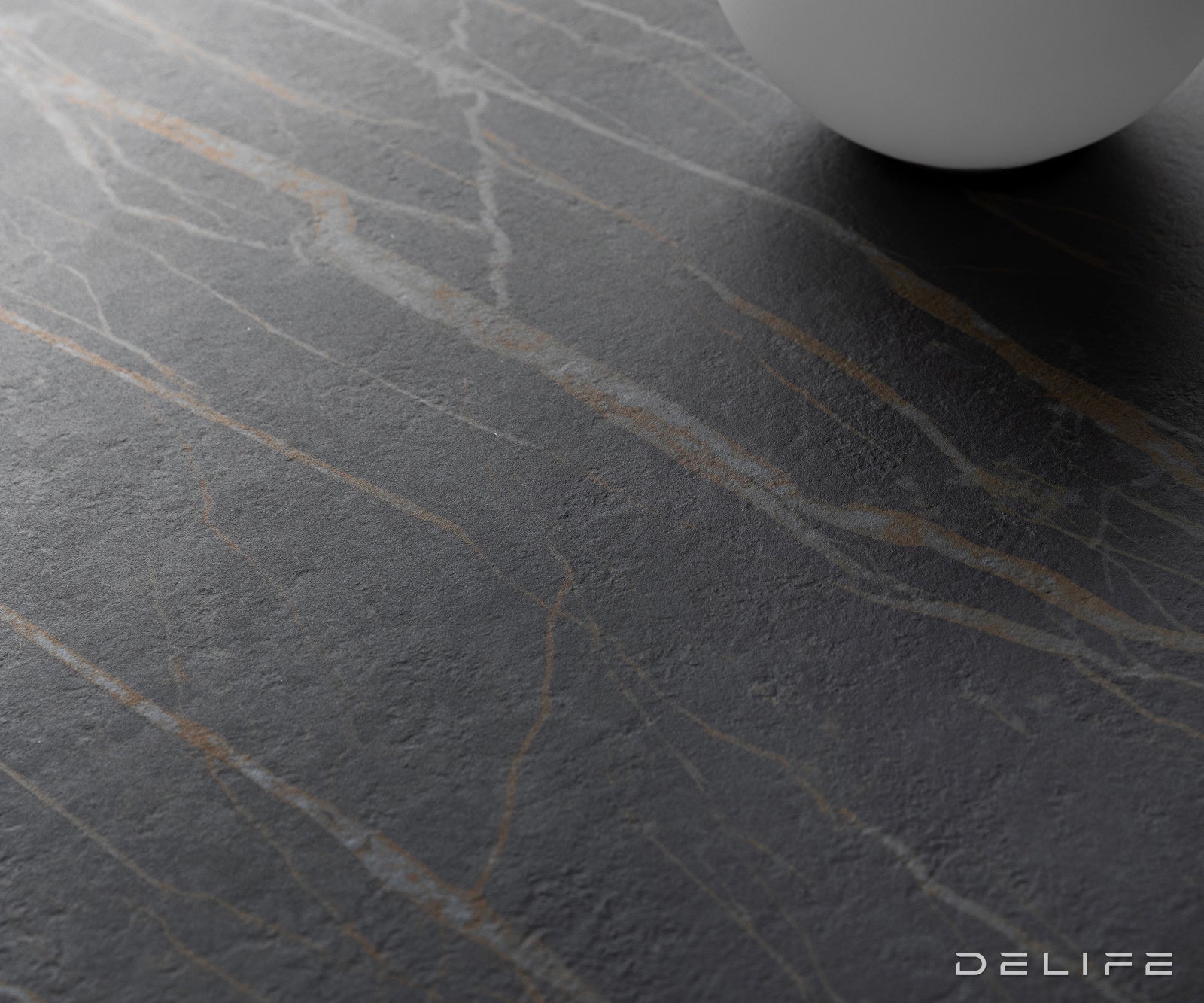 Klubska mizica Edge 140x80 cm, material: keramika Laminam Noir Desir