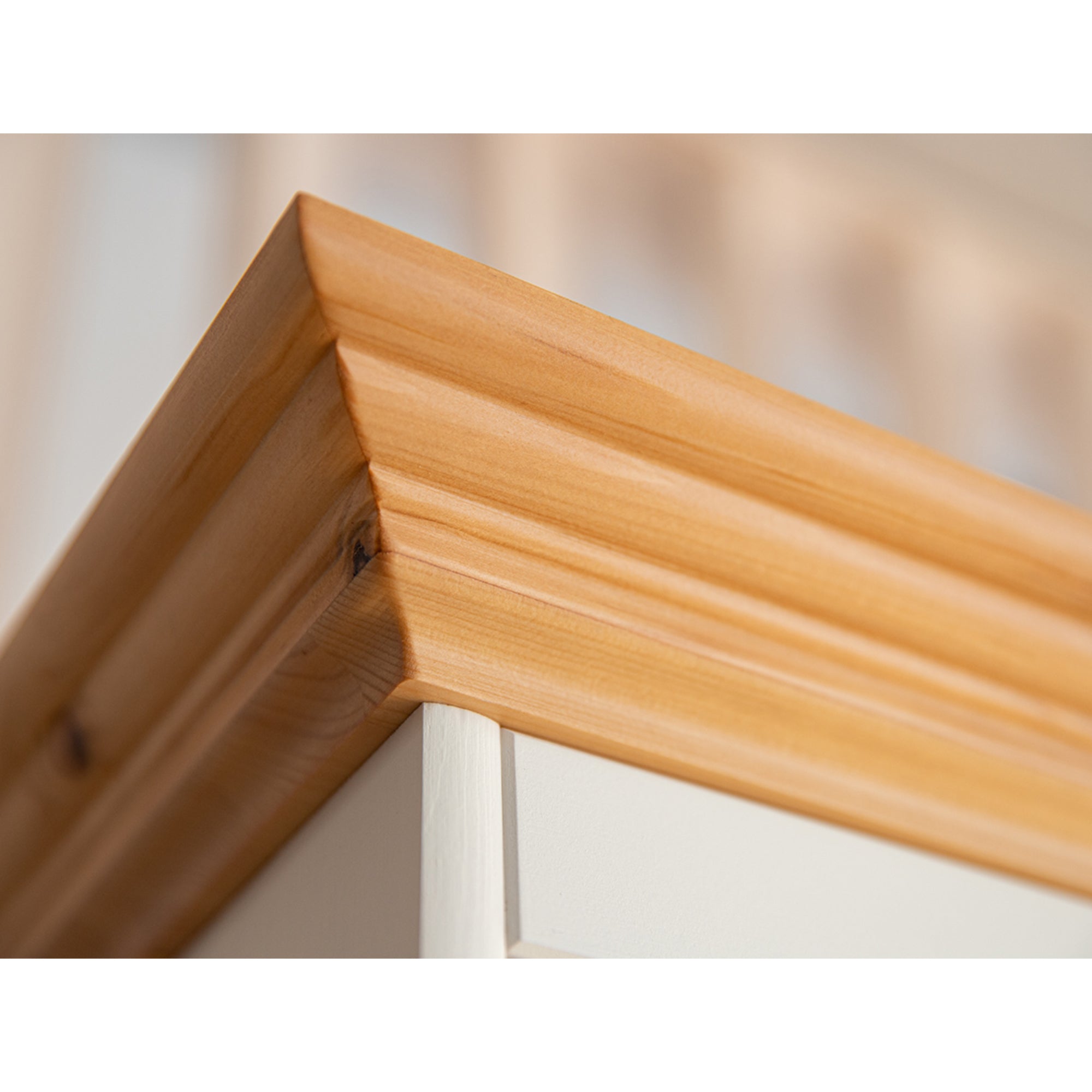 Komoda Belluno 111x44 cm, material: masivna borovina