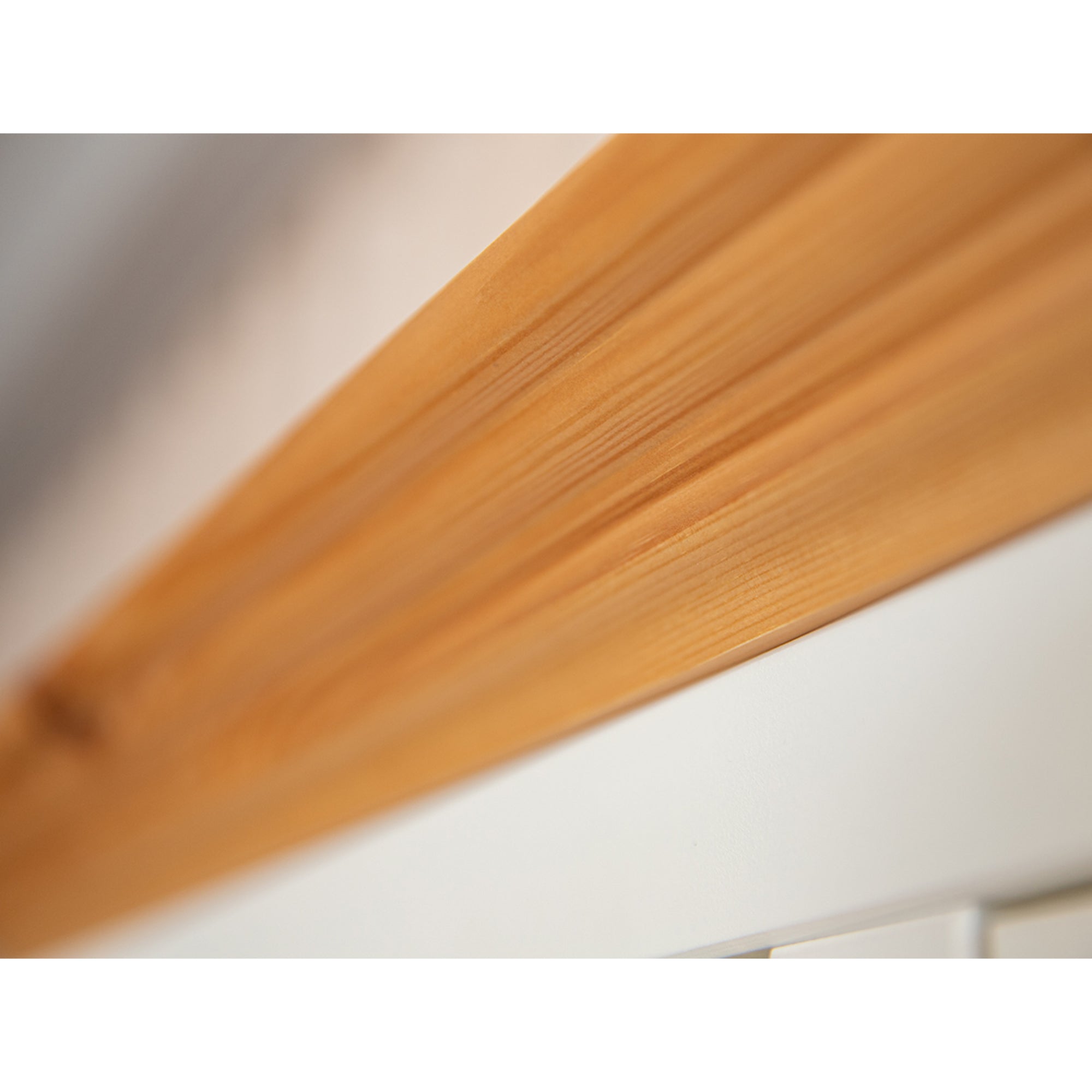 Vitrina Belluno 44x190 cm, material: masivna borovina