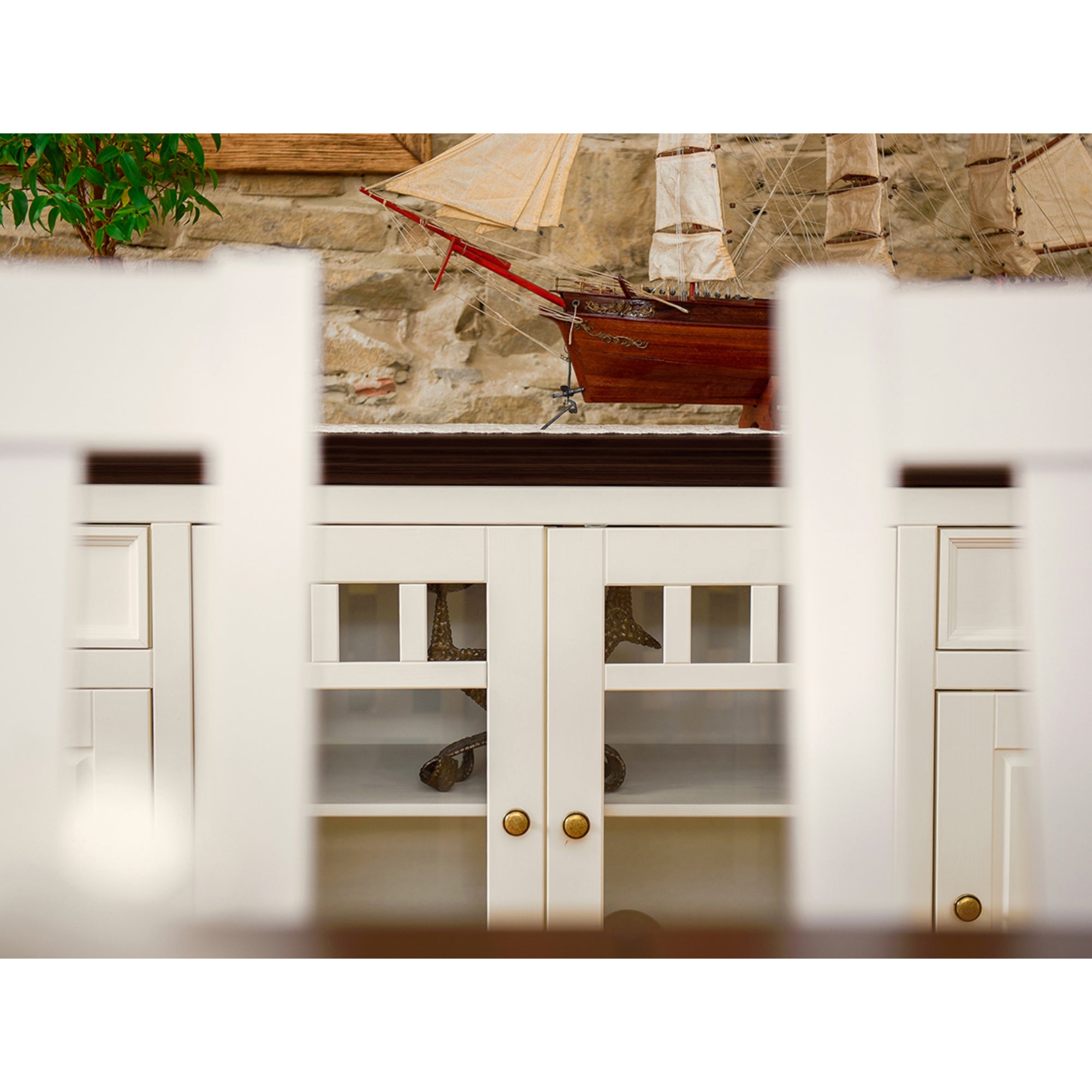 Komoda Belluno 167x44 cm, material: masivna borovina