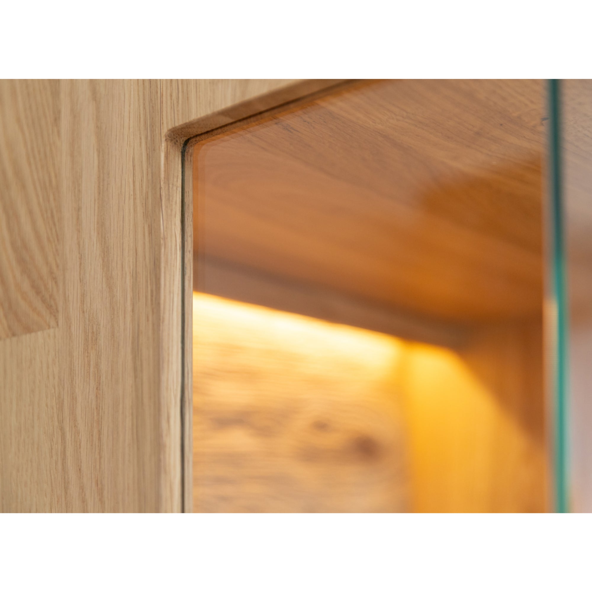 Vitrina Tirano 39x147 cm, Material: Masiven hrastov les