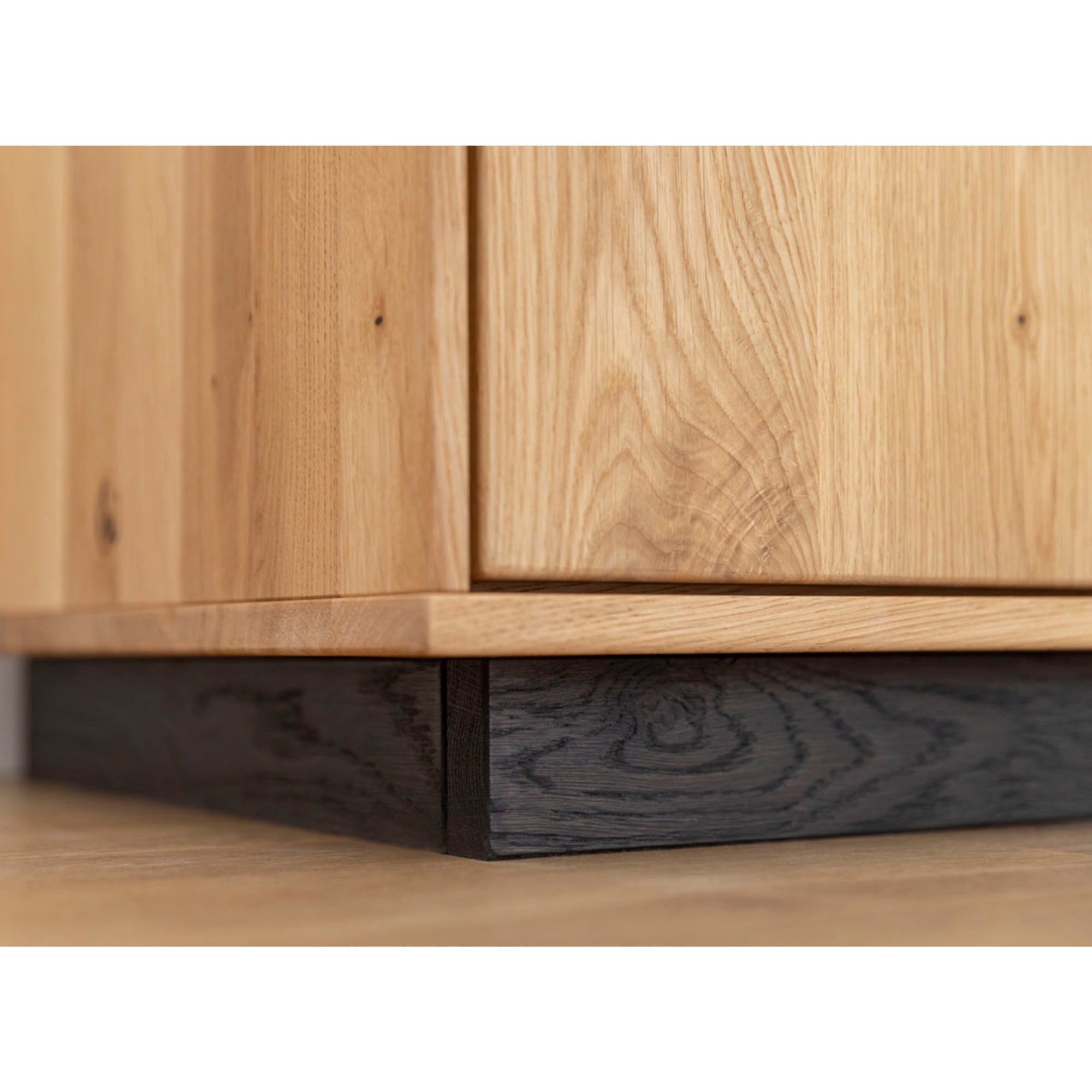 Viseča TV komoda Tirano 200x39 cm, material: masiven hrastov les