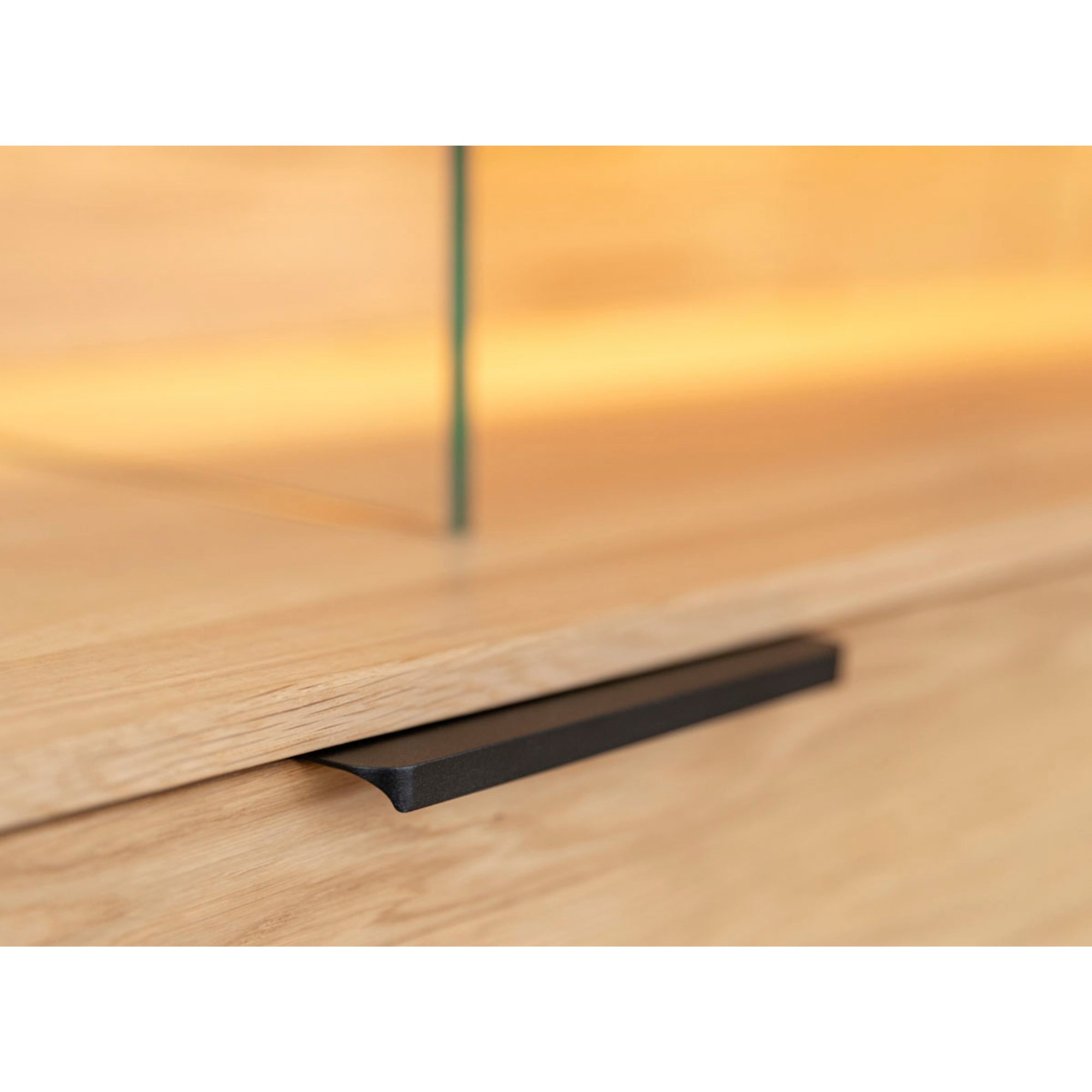 Viseča TV komoda Tirano 200x39 cm, material: masiven hrastov les