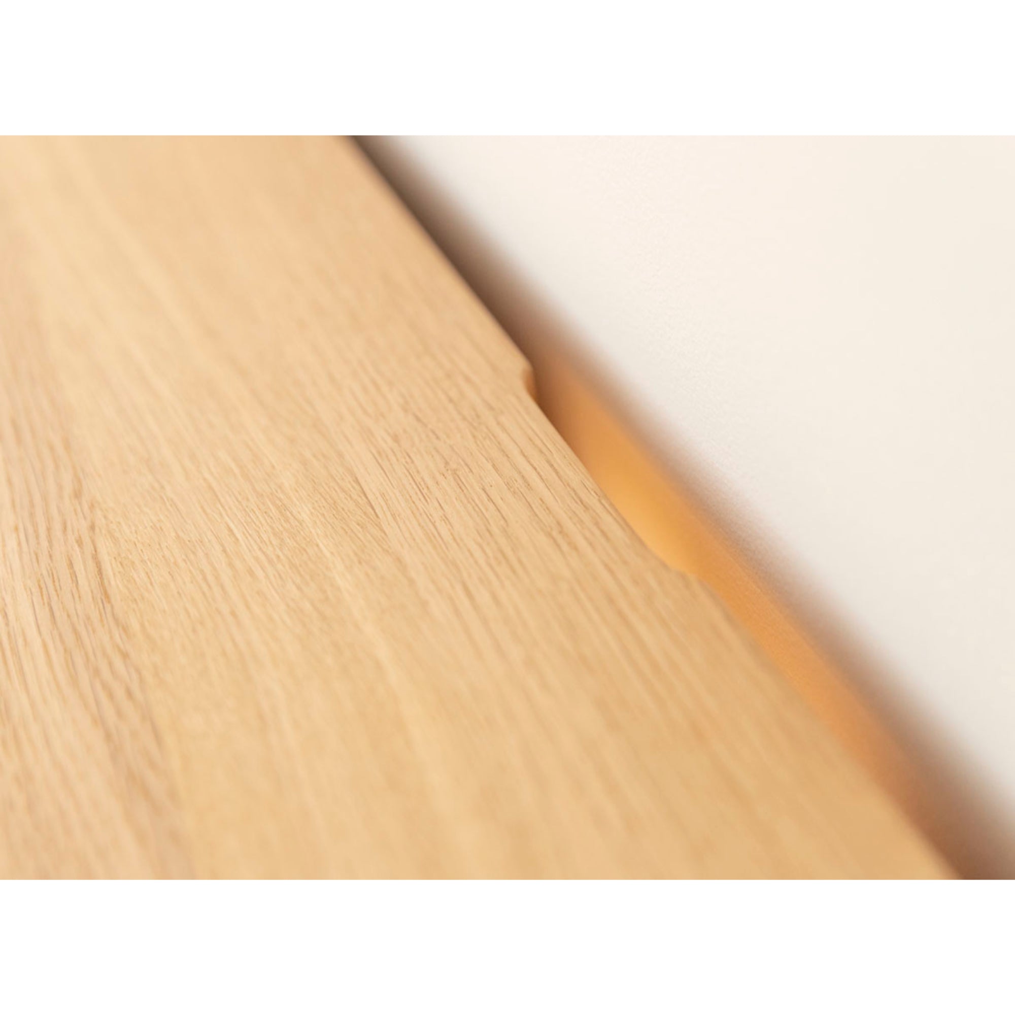 Viseča TV komoda Tirano 200x39 cm, material: masiven hrastov les