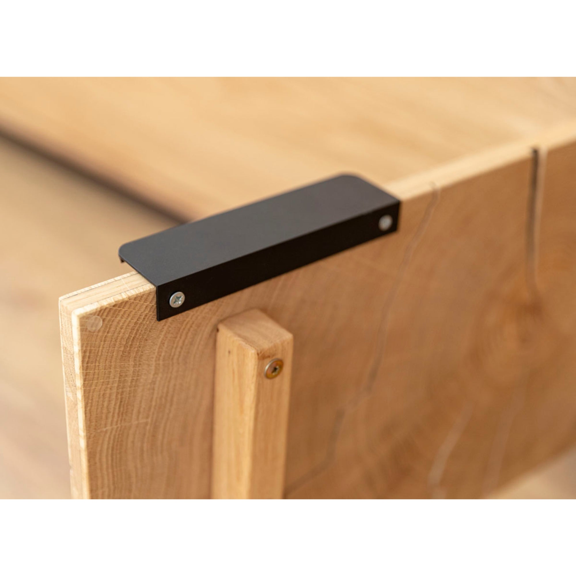 Viseča TV komoda Tirano 200x39 cm, material: masiven hrastov les