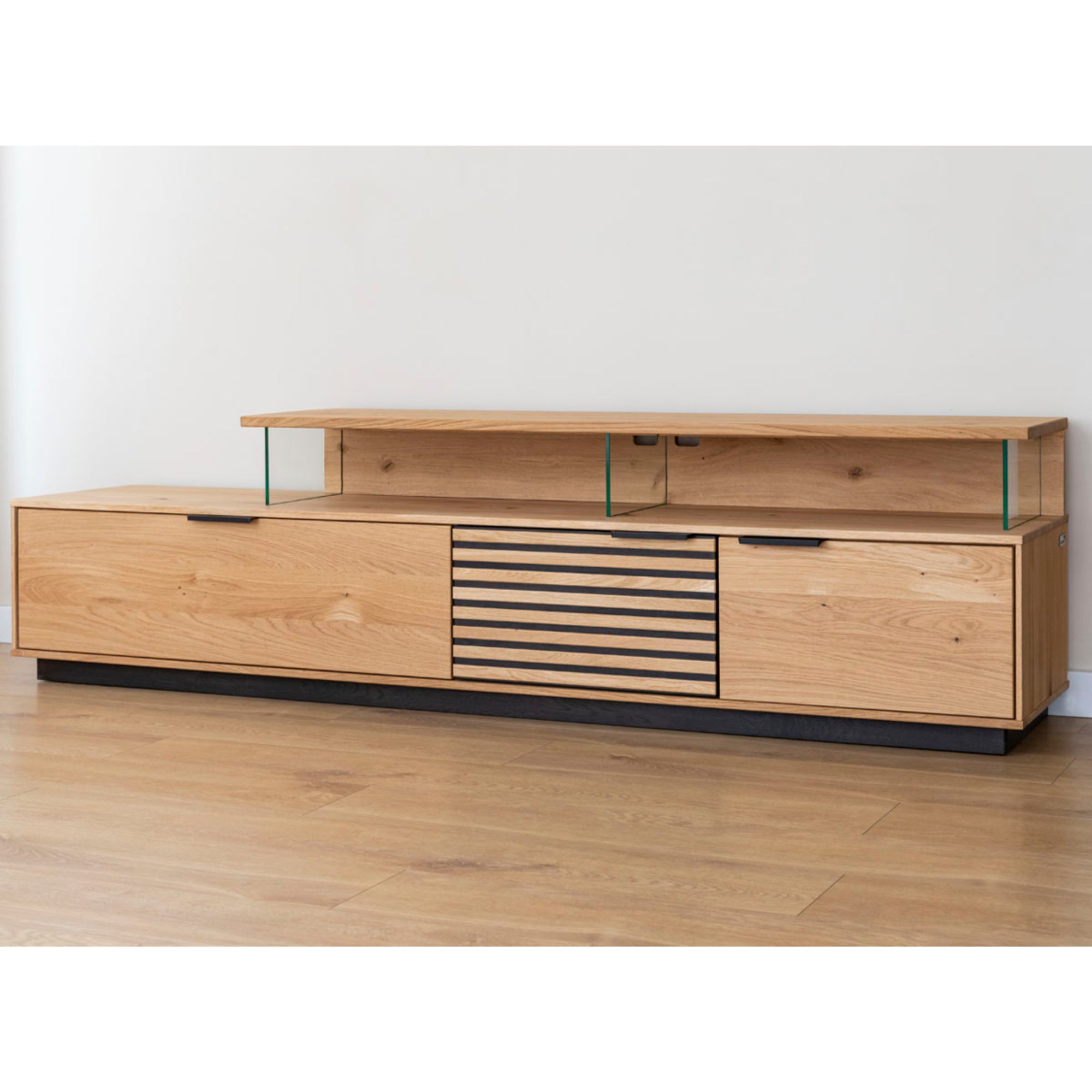 Viseča TV komoda Tirano 200x39 cm, material: masiven hrastov les