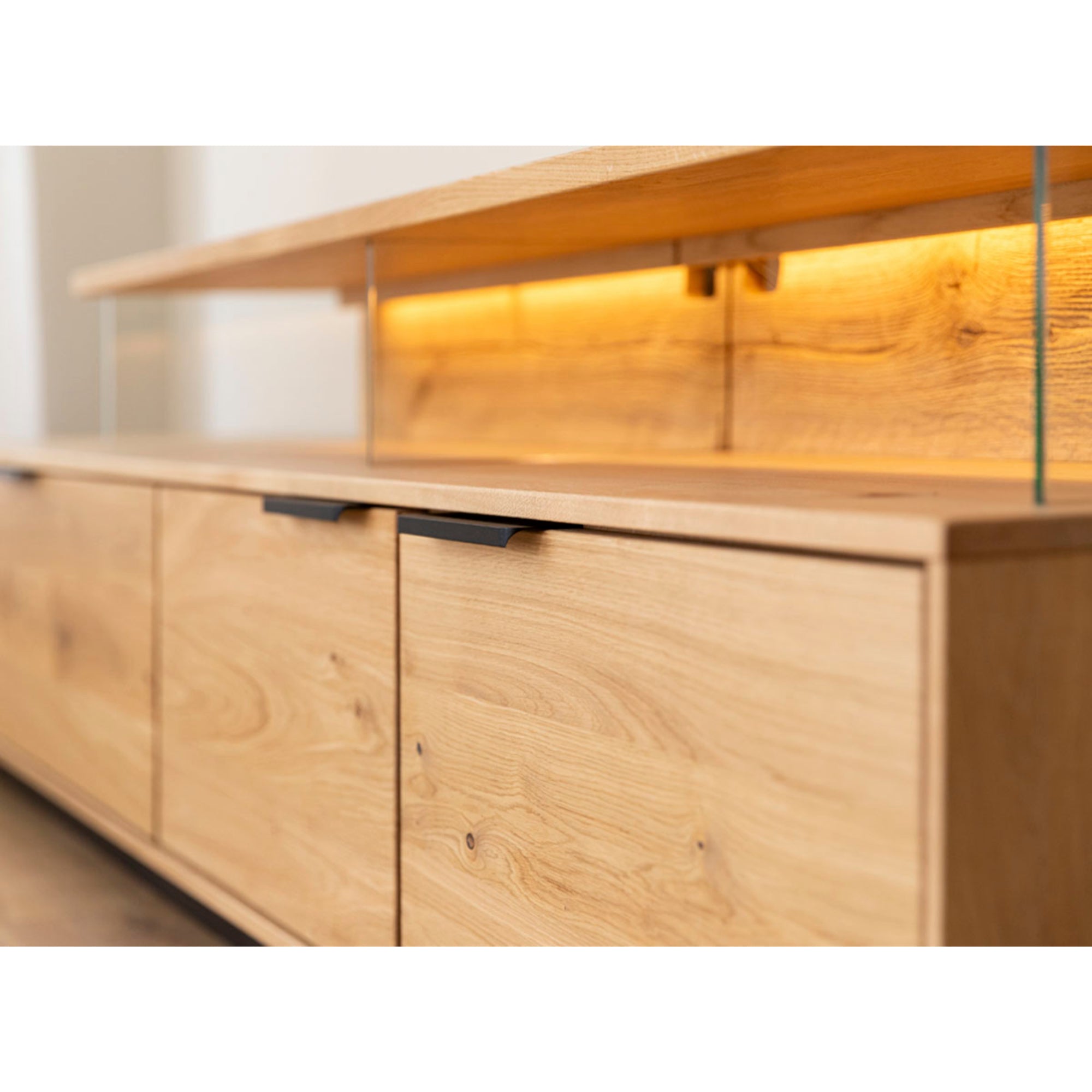 Viseča TV komoda Tirano 200x39 cm, material: masiven hrastov les