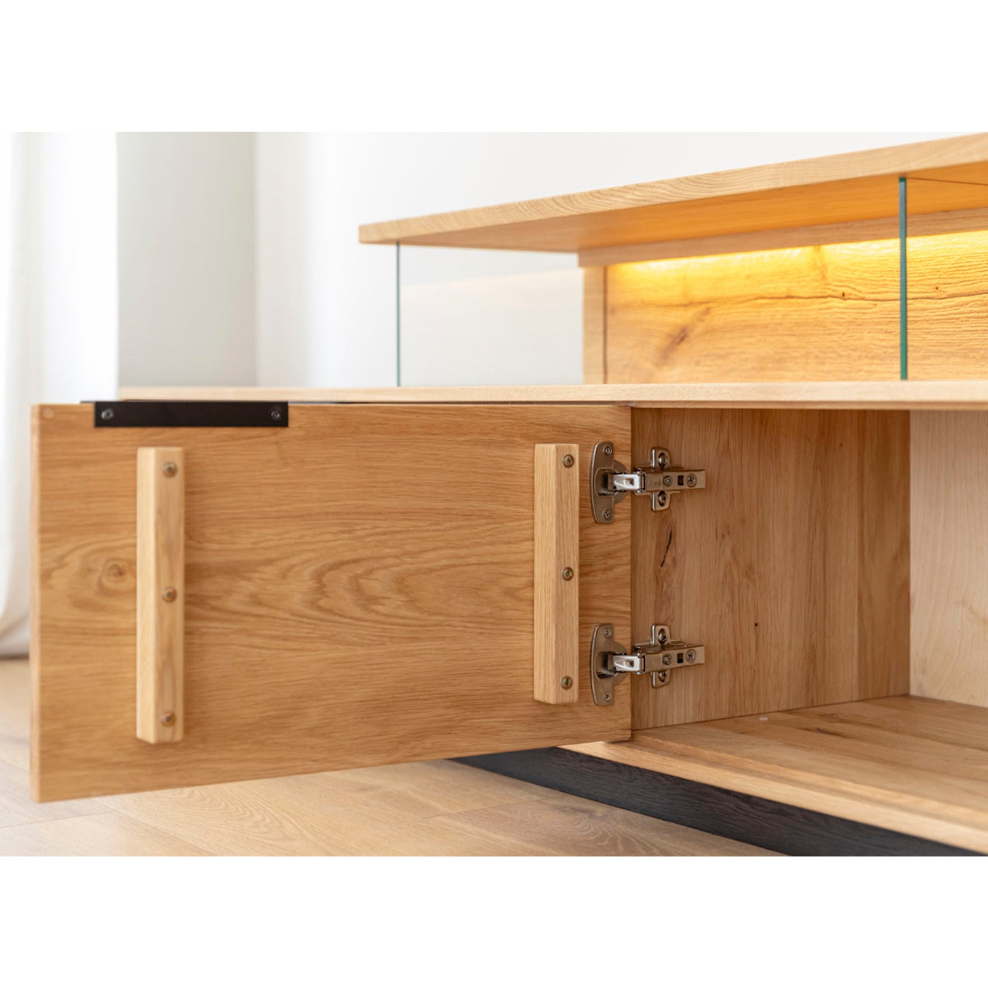 Viseča TV komoda Tirano 200x39 cm, material: masiven hrastov les