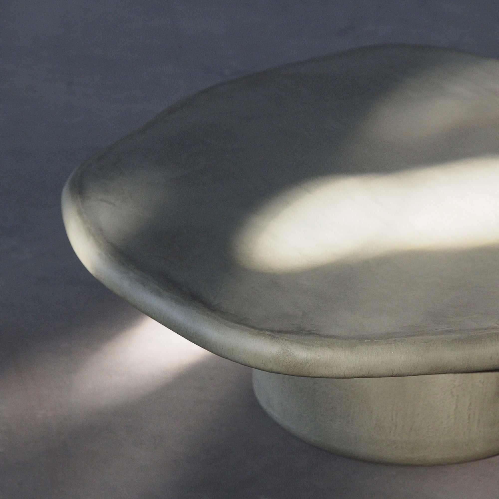 Laini klubska mizica